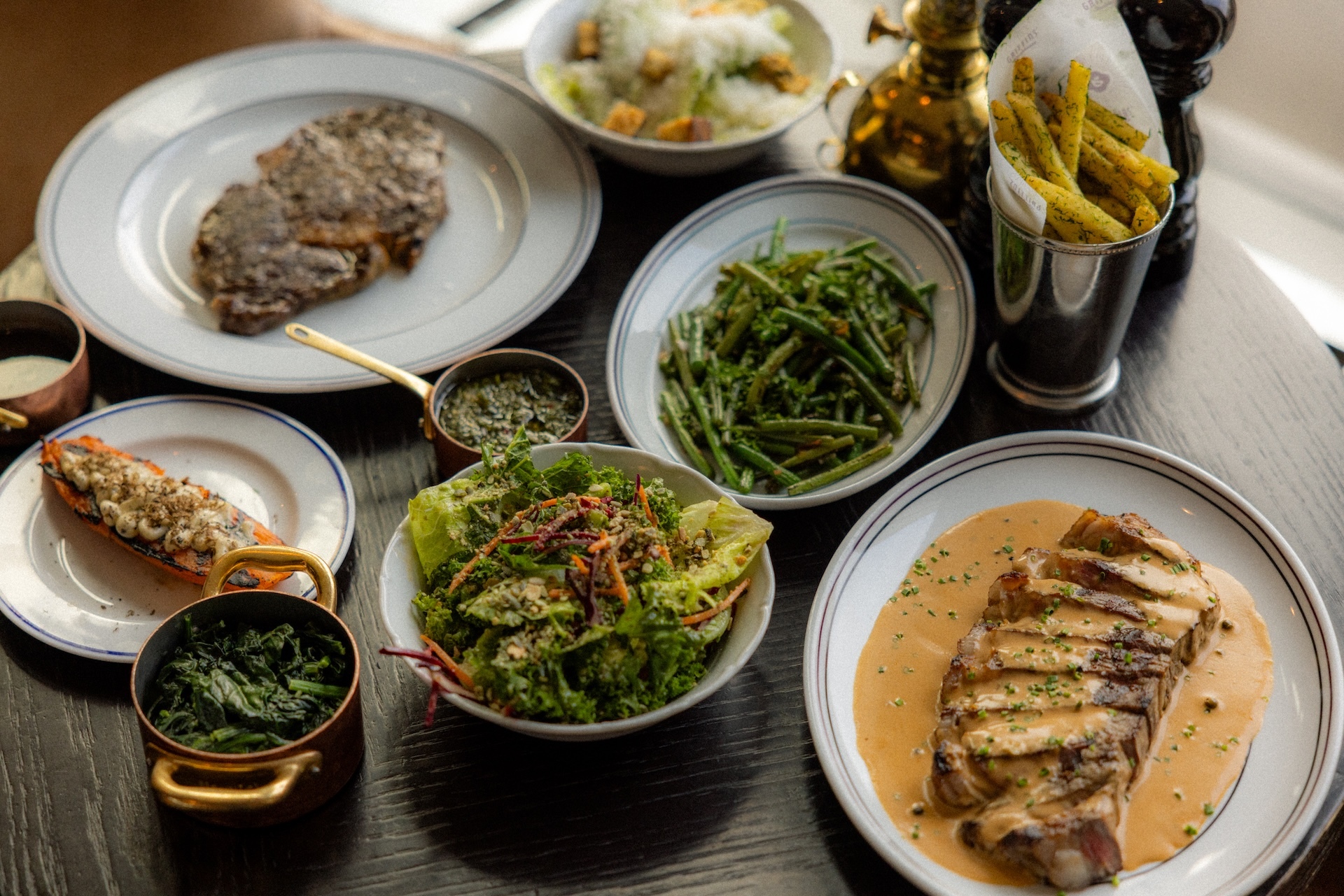 Bra kött med tillbehör från Griffins’ Steakhouse